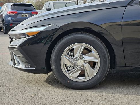 New 2025 Hyundai Elantra SE image 10