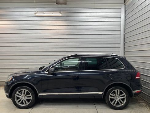 Used 2015 Volkswagen Touareg VR6 AWD/4WD image 6