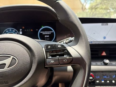 New 2025 Hyundai Elantra SEL FWD image 21