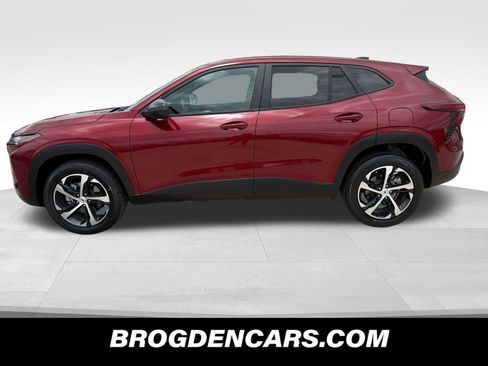 Used 2025 Chevrolet Trax RS w/ Driver Confidence Package FWD image 5