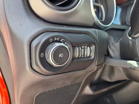 Used 2018 Jeep Wrangler Unlimited Sport S AWD/4WD image 22