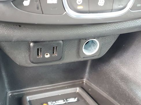 Used 2022 Chevrolet Traverse LT FWD image 25