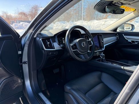 Used 2017 Volvo S90 T6 Momentum w/ Vision Package image 19