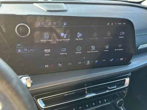 Used 2024 Chevrolet Traverse LT w/ Enhanced Driving Package image 28