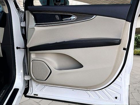 Used 2016 Lincoln MKX Reserve w/ Technology Package FWD image 17