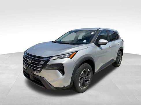 Used 2024 Nissan Rogue SV FWD image 4