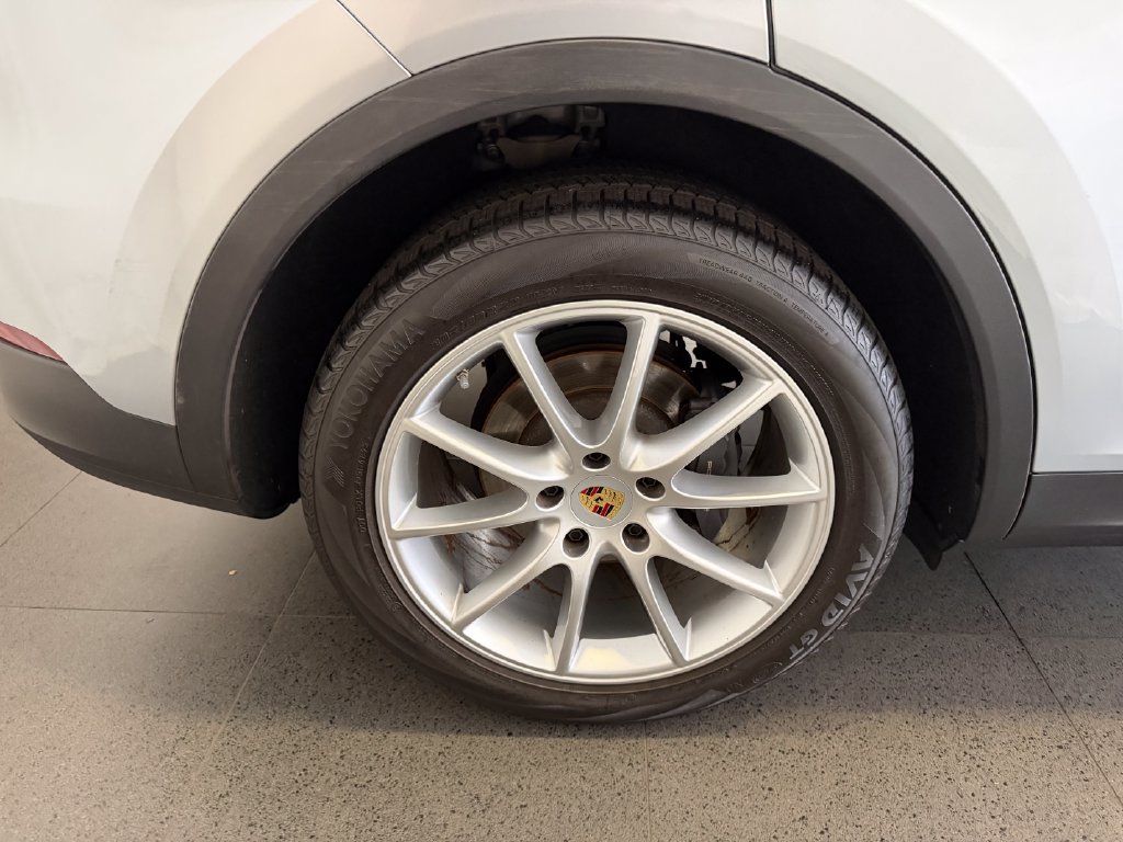 Certified 2023 Porsche Cayenne AWD/4WD image 12