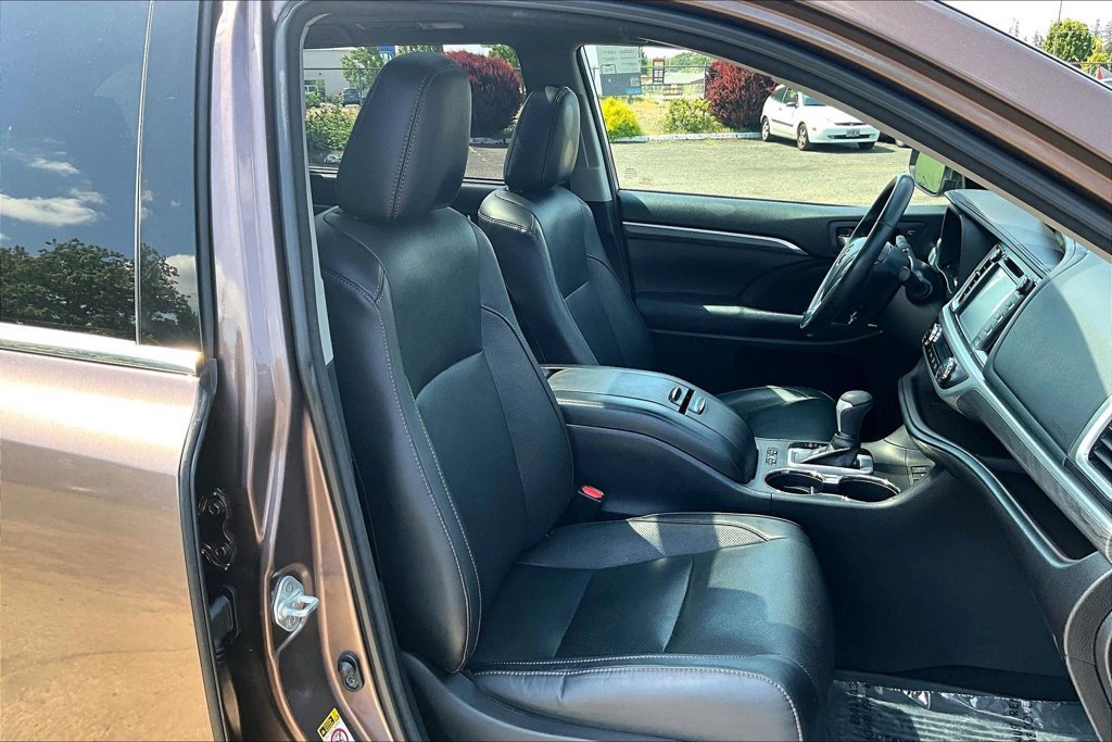 Used 2018 Toyota Highlander Limited Platinum AWD/4WD image 10