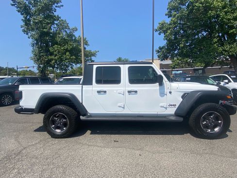 Used 2022 Jeep Gladiator Rubicon w/ LED Lighting Group AWD/4WD image 2