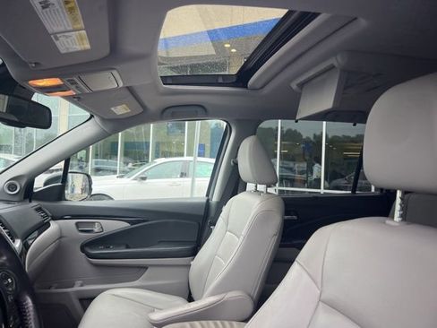 Used 2018 Honda Pilot Touring image 14