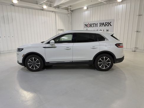 Used 2022 Lincoln Nautilus FWD w/ Premium Package image 2