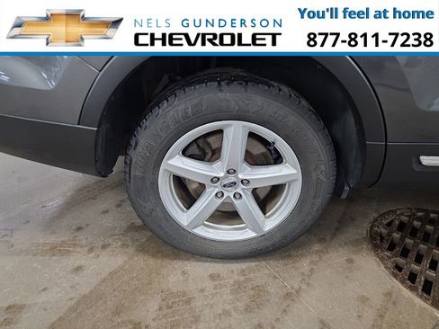Used 2017 Ford Explorer XLT image 9
