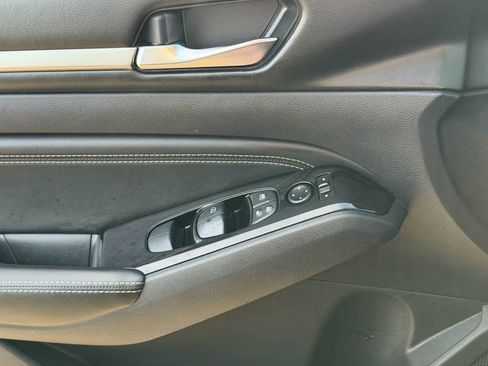 Used 2020 Nissan Altima 2.5 SL FWD image 25