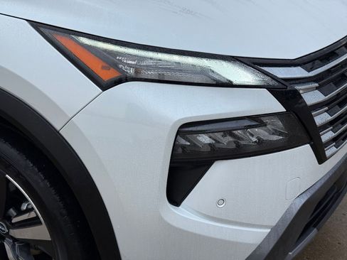 Certified 2025 Nissan Rogue SL w/ SL Premium Package image 37