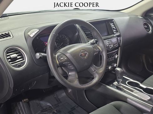 Used 2020 Nissan Pathfinder SV image 15