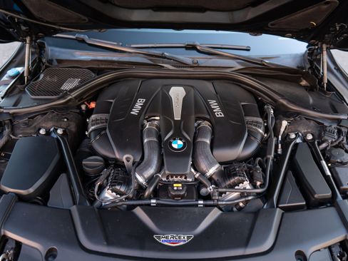 Used 2018 BMW 750i RWD image 54