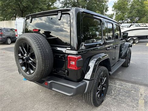 Used 2023 Jeep Wrangler Unlimited Sahara w/ Cold Weather Group image 6