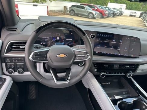 New 2025 Chevrolet Suburban Premier image 17
