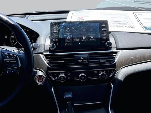 Used 2018 Honda Accord Touring image 6