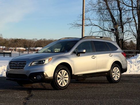 Used 2015 Subaru Outback 2.5i Premium AWD/4WD image 1