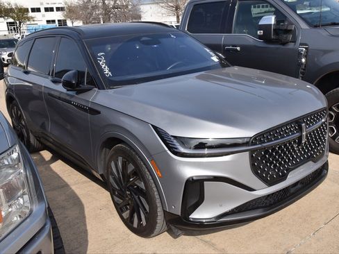 Used 2024 Lincoln Nautilus Reserve w/ Equipment Group 202A image 5