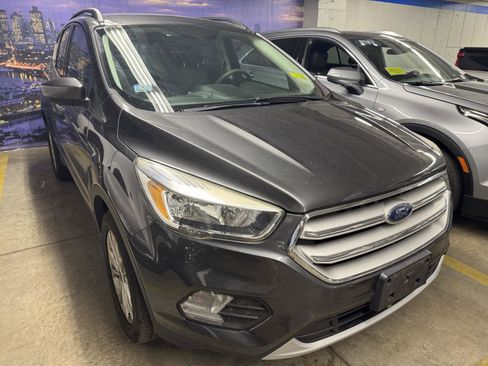 Used 2018 Ford Escape SE w/ SE Sync 3 Package AWD/4WD image 1