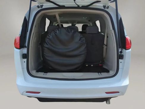 Used 2023 Chrysler Voyager LX FWD image 23