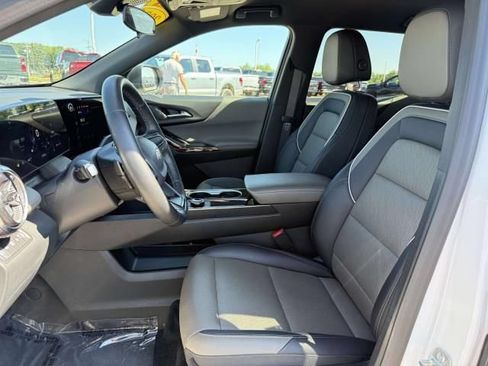 Used 2026 Chevrolet Equinox LT w/ Convenience Package II AWD/4WD image 11