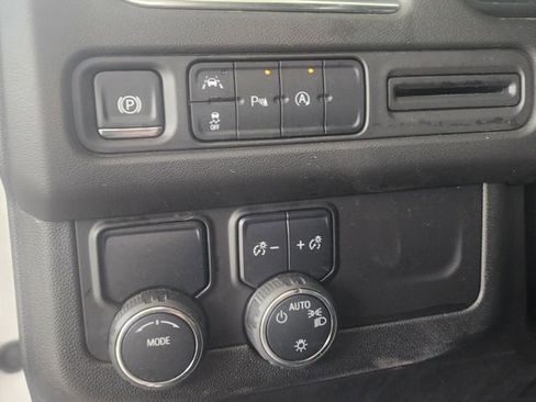 Used 2024 Chevrolet Suburban RST RWD image 28