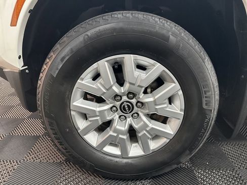 Used 2022 Nissan Frontier SV w/ Technology Package image 35