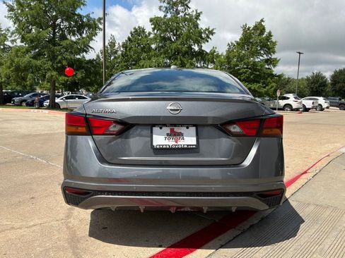 Used 2025 Nissan Altima 2.5 SV FWD image 7