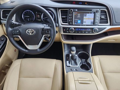 Used 2018 Toyota Highlander Limited FWD image 27