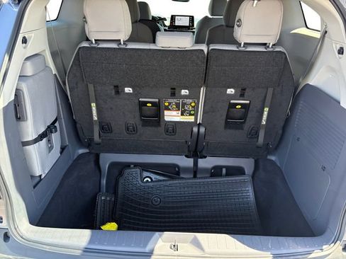 Used 2024 Toyota Sienna LE w/ LE Plus Package FWD image 19