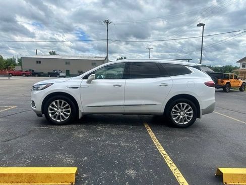 Used 2020 Buick Enclave Premium w/ Sun and Sites Package AWD/4WD image 4