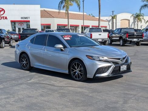 Used 2024 Toyota Camry SE FWD image 3