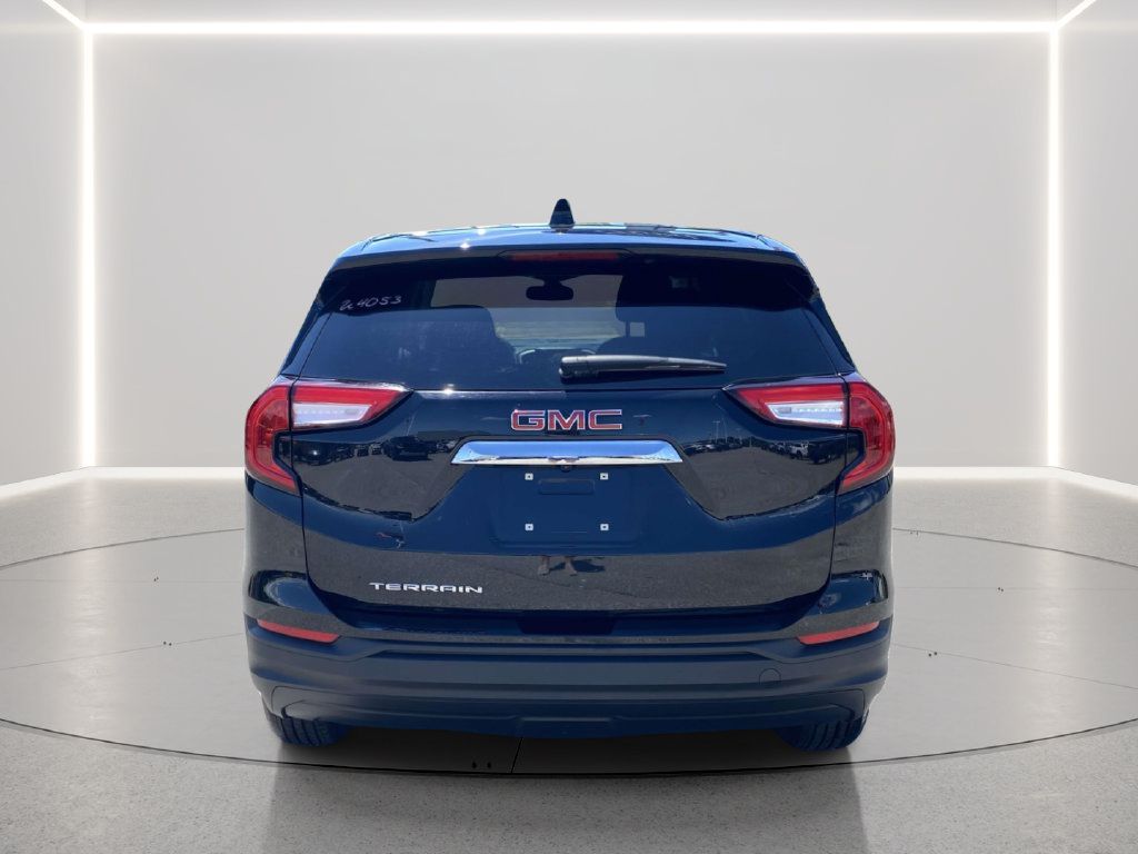 Used 2024 GMC Terrain SLE FWD image 4