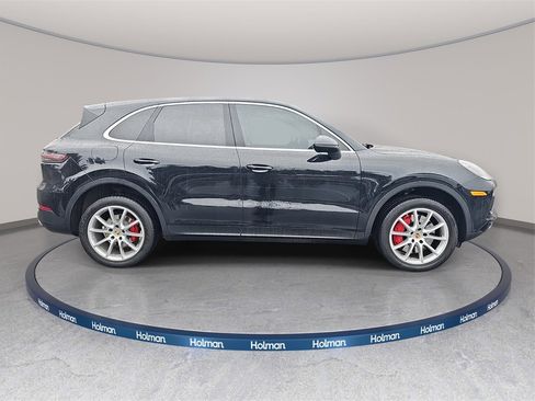 Used 2022 Porsche Cayenne image 5
