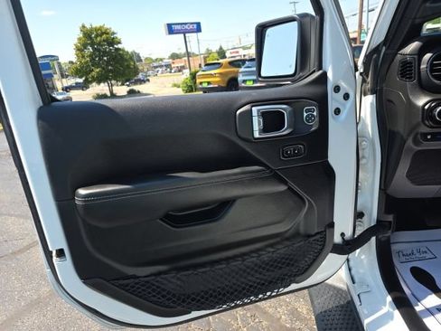 Used 2022 Jeep Wrangler Unlimited Sahara w/ Cold Weather Group AWD/4WD image 12