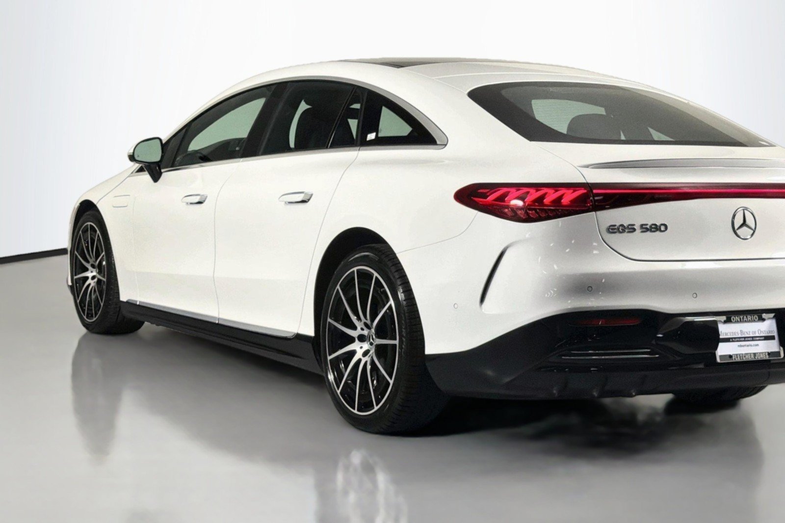 Certified 2022 Mercedes-Benz EQS 580 4MATIC Sedan image 16