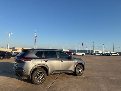 Certified 2021 Nissan Rogue S FWD image 17