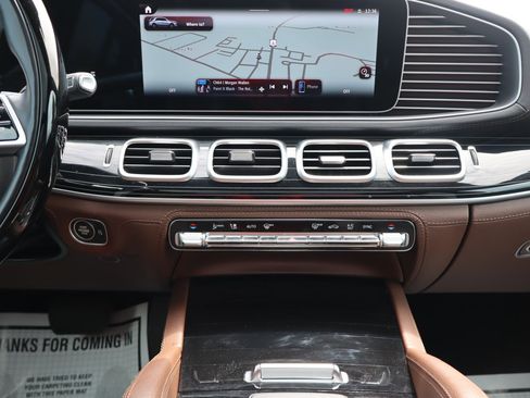 Used 2024 Mercedes-Benz GLE 450 4MATIC image 13