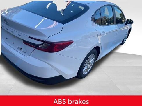 Used 2025 Toyota Camry LE image 5