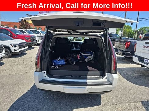 Used 2019 Cadillac Escalade Luxury AWD/4WD image 28