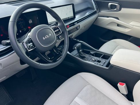 Certified 2025 Kia Sorento S image 10