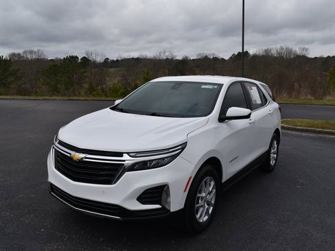 Used 2023 Chevrolet Equinox LT image 3