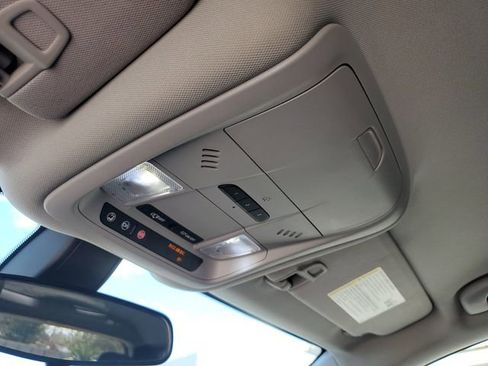 Used 2019 Chevrolet Equinox LT image 28