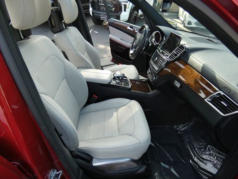 Used 2019 Mercedes-Benz GLS 550 4MATIC image 28