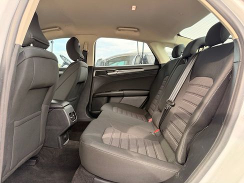 Used 2019 Ford Fusion SE FWD image 15