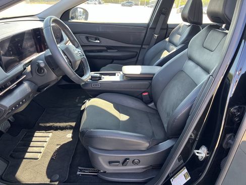 Used 2024 Nissan Ariya AWD image 5