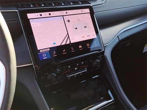 New 2025 Jeep Grand Cherokee Limited image 6